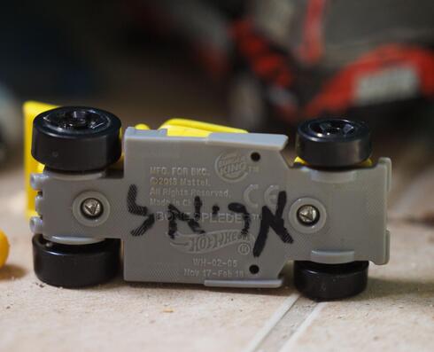 אריאל אהב חיילים. הוא תמיד התרגש כשהוא ראה אותם, וגם קצת התבייש. כשאני רואה חיילים, יש בי את אותה התרגשות וביישנות שהייתה בו. הם גיבורים, כל חייל וחיילת שלנו. שומרים עלינו, עוזבים הכול ונלחמים
(צילום: זיו קורן) ירדן ביבס