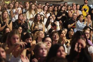 הקרנה של טקס הזיכרון הלאומי בכיכר החטופים