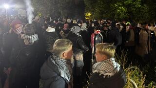 צעירים חוגגים את טבח ה-7.10 בברלין