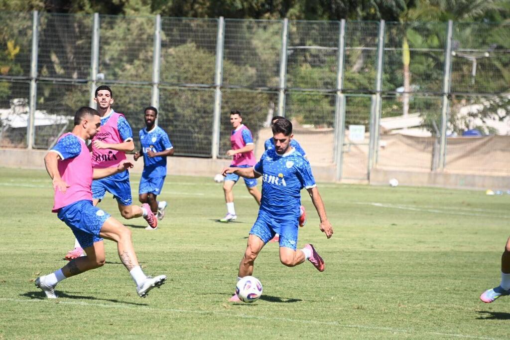 לא מגיע במצב אופטימלי. סולומון (צילום: יאיר שגיא) מנור סולומון באימון