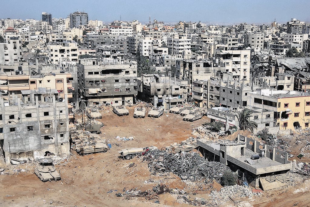 IDF tanks in Gaza City (Photo: Jack Guez/AP) טנקים של צה"ל בעיר עזה