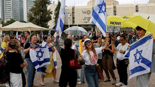 חגיגות בכיכר החטופים