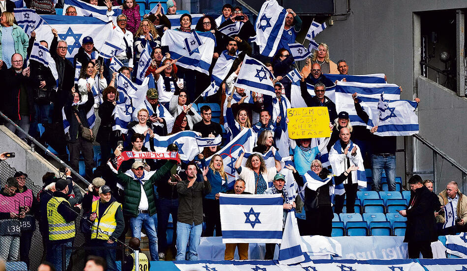 הם ניצחו. הקהל הישראלי עונה לשריקות הבוז באוסלו | צילום: Fredrik Varfjell/NTB via REUTERS yk14542998