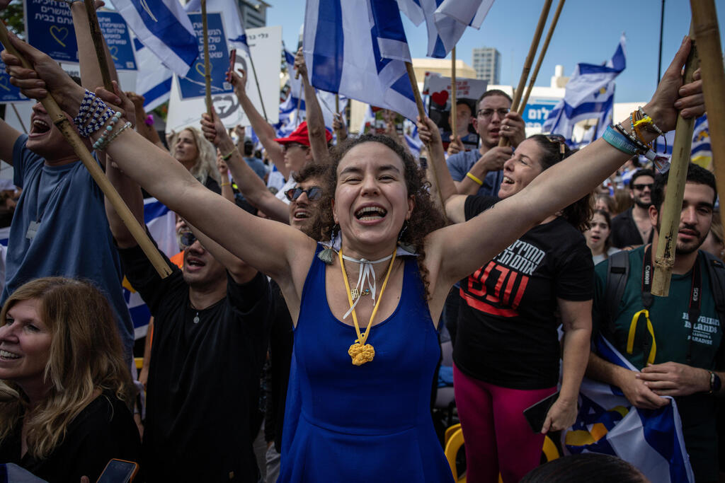 Hostages Square in Tel Aviv on the day 20 hostages were returned (Photo: Chris McGrath/Getty Images) כיכר החטופים תל אביב