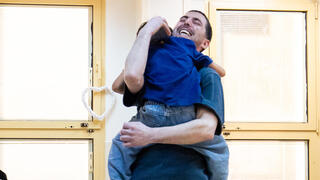  אלקנה בוחבוט נפגש עם בנו ראם