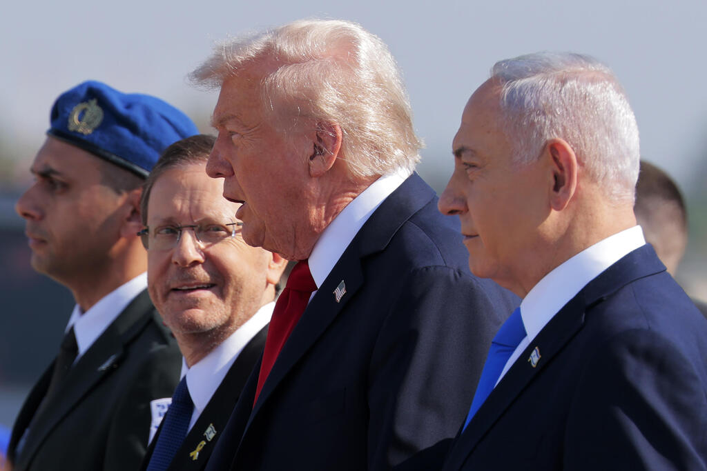 President Isaac Herzog, US President Donald Trump and Prime Minister Benjamin Netanyahu (Photo: Chip Somodevilla/Getty Images) בנימין נתניהו יצחק הרצוג קבלת פנים ל נשיא ארה"ב דונלד טראמפ ב בנתב"ג