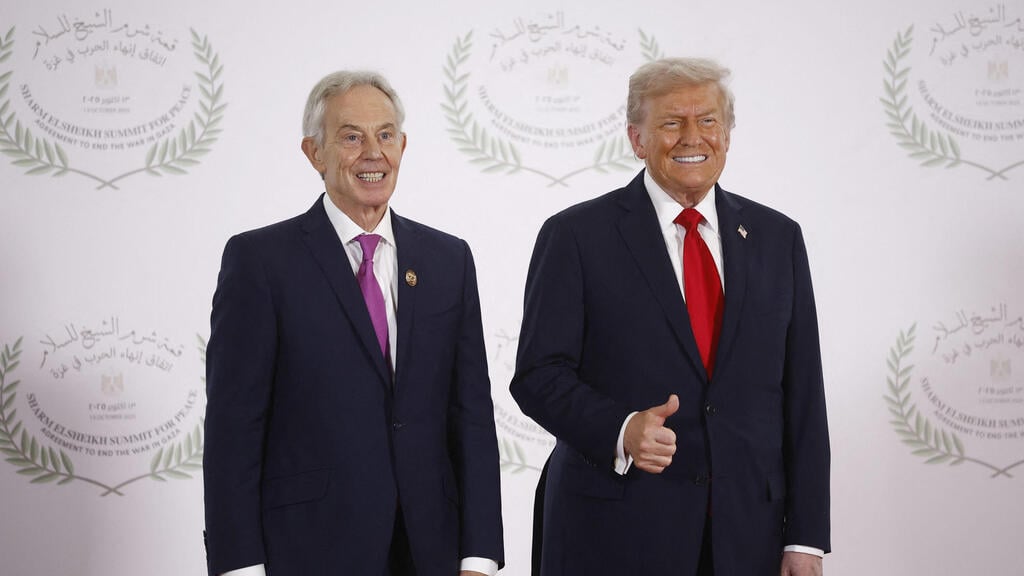 Tony Blair and Donald Trump (Photo: Yoan Valat/ AFP) "פסגת השלום" בשארם א-שייח