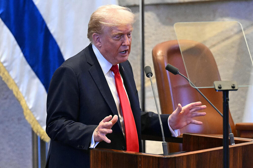 טראמפ בכנסת (צילום: JALAA MAREY/Pool via REUTERS, Chip Somodevilla / POOL / AFP) נאום דונלד טראמפ בכנסת ישראל