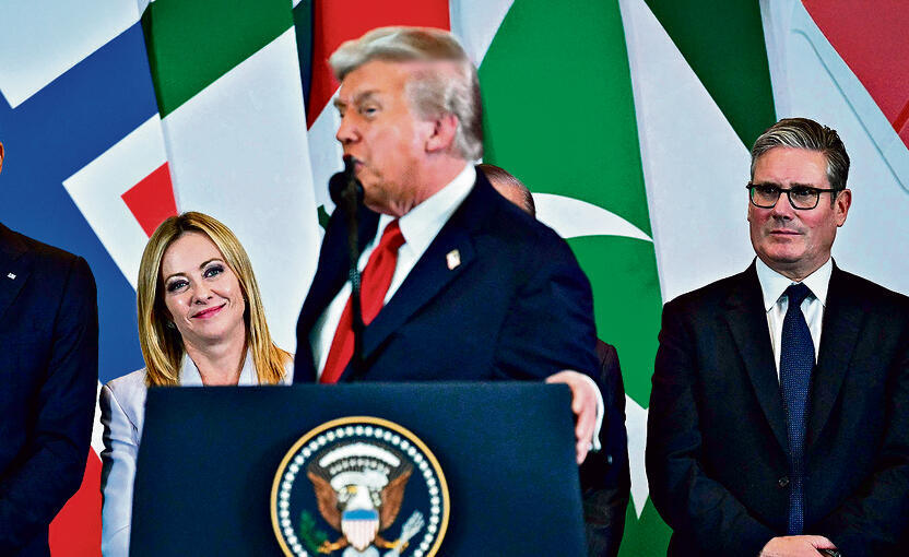 "אישה צעירה ויפהפייה". מלוני וטראמפ בוועידה | צילום: SAUL LOEB / AFP yk14546307