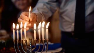 הדלקת נרות חנוכה