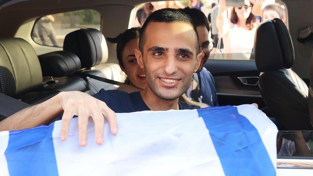 קבלת פנים לשורד השבי נמרוד כהן ששב לביתו ברחובות