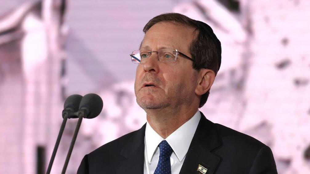 "קיבלנו את הבקשה, היא יוצאת דופן". הרצוג (צילום: אלכס קולומויסקי) טקס לזכר חללי מלחמת חרבות ברזל בהר הרצל