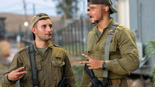 אריק (מימין) ומתן מימי השירות הצבאי