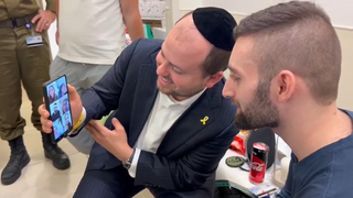 מתן אנגרסט ושי גראוכר