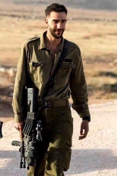 "את הכוחות אנחנו אוספים מהעם הנפלא שלנו". עידו נפצע אנושות והמסע הטיפולי בו נמשך בסביבה ביתית חמה ואוהבת (צילום: באדיבות המשפחה) עידו נחמד נפצע קשה במלחמת חרבות ברזל ברצועת עזה
