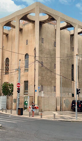 העמודים כיום. יוסרו במהלך העבודות yk14543463