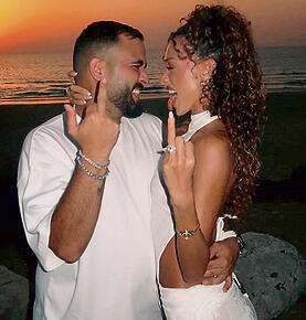 עם כהן וטבעת האירוסים. "יהיה מהמם" | צילום: מתוך אינסטגרם yk14551719