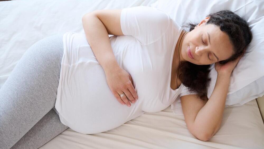 נסי לתעדף שינה (צילום: shutterstock) טפשת היריון