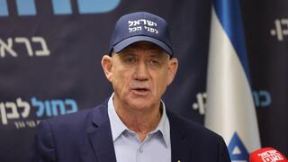 No to extremists, yes to Netanyahu: Gantz shifts course to halt party’s free fall