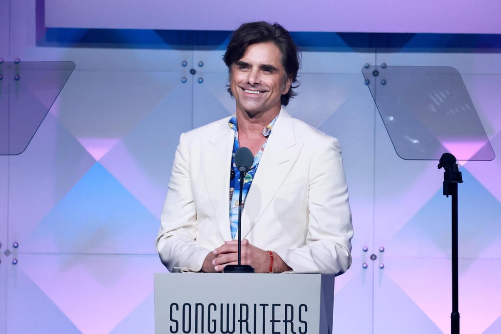 חתיך וגבר-גבר (Theo Wargo/Getty Images for Songwriters Hall Of Fame) ג'ון סטיימוס