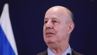 צחי הנגבי  לא לבד