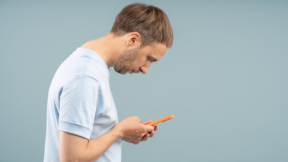 כתפיים שמוטות