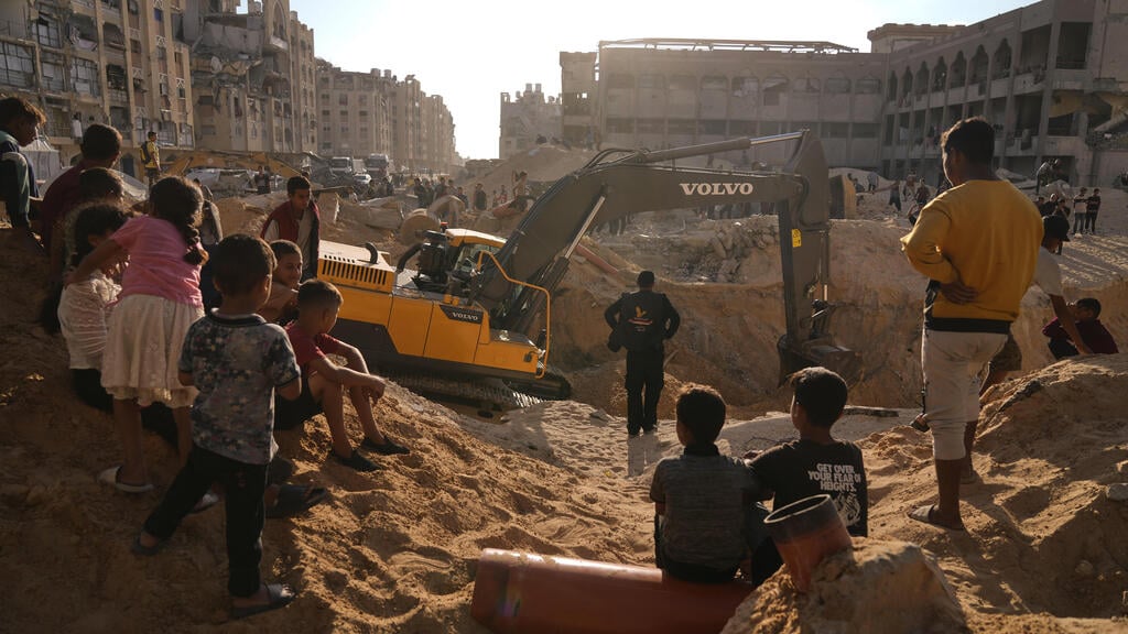צילום: AP Photo/Jehad Alshrafi פעולות חיפוש אחר גופתו של עמירם קופר בעזה