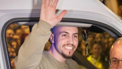 נסיעת המונית של שורד השבי הסתבכה: „הוא אמר ‘אני מעזה’ – והנהג נבהל ועצר בצד”