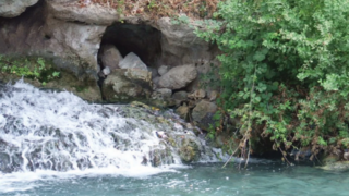 אחת הכניסות למנהרות שבנחל עמל (האסי) אחת הכניסות למנהרות שבנחל עמל (האסי)