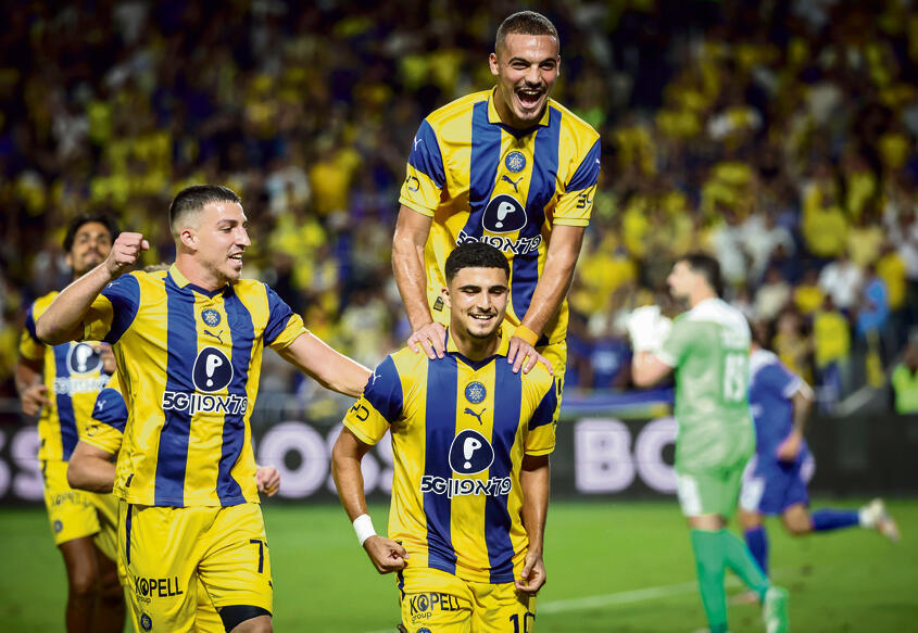 חוגגים עם מדמון שער ליגה ראשון העונה | צילום: עוז מועלם yk14560976