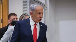 נתניהו נכנס לאולם בית המשפט נתניהו נכנס לאולם בית המשפט