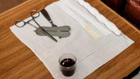 Задержанный после смерти младенца моэль подозревается в причинении вреда другим детям