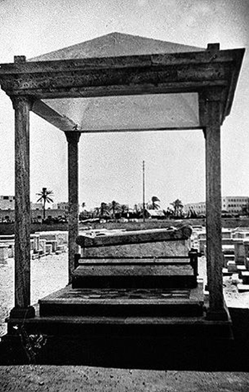 קברו של החלל הראשון בטבח, משה קיש, שהיה עשיר גדול ונרצח על ידי העובד שלו (צילום: באדיבות מרכז "אור שלום" – מרכז לשימור מורשת יהדות לוב ולהנחלתה, אנו - מוזיאון העם היהודי) קברו של החלל הראשון בטבח, משה קיש, שהיה עשיר גדול ונרצח על ידי העובד שלו