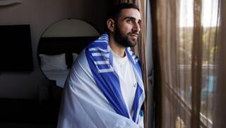 שורד השבי שגב כלפון ששוחר בעסקה משבי החמאס לאחר 738 ימים