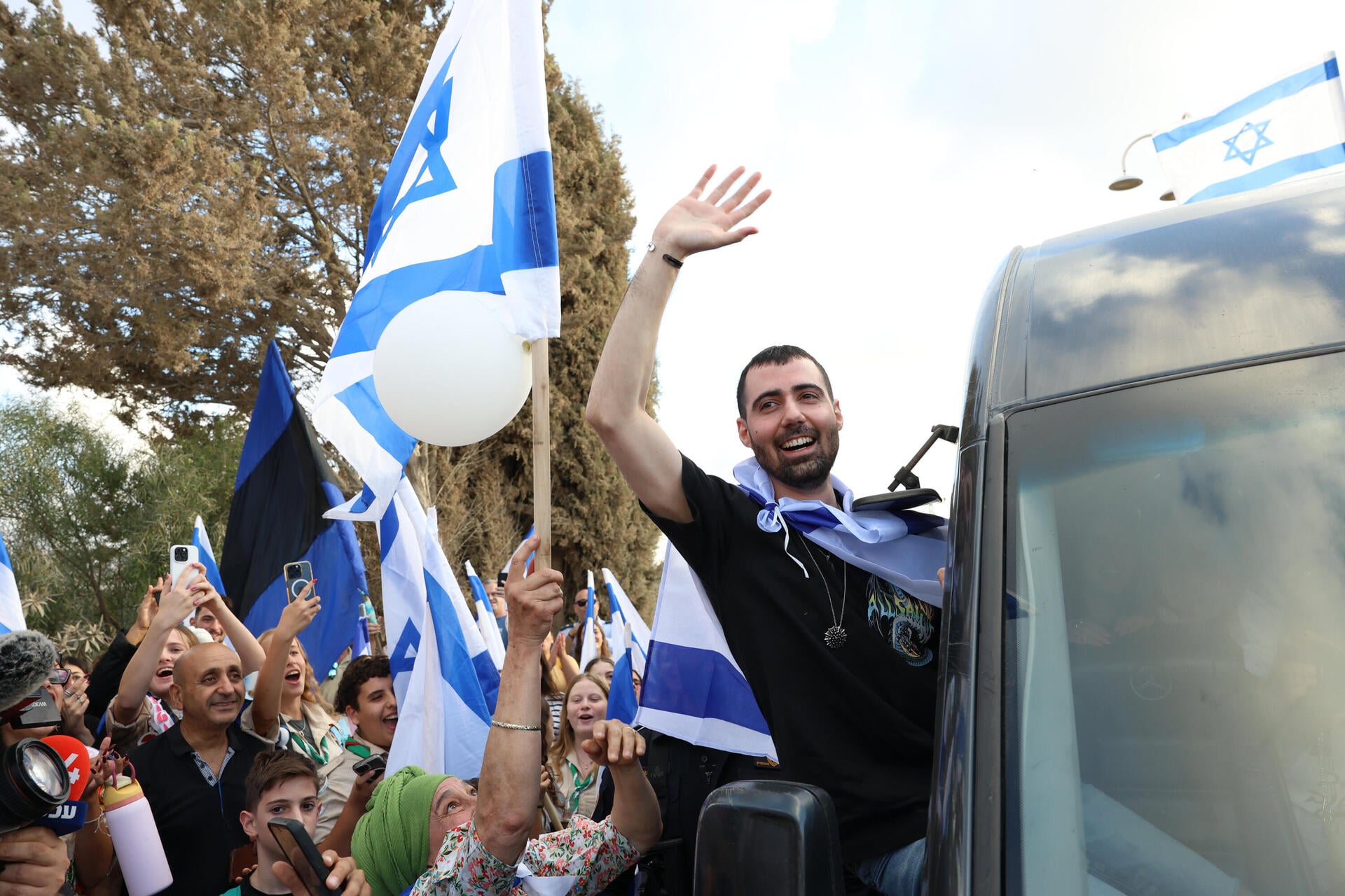 המונים מחכים לגיא גלבוע דלאל באלפי מנשה 