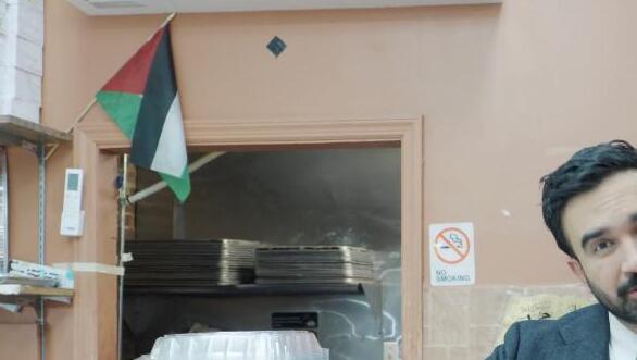 דגל פלסטין בסרטון של המועמד לראשות העיר ניו יורק זוהראן ממדאני דגל פלסטין בסרטון של המועמד לראשות העיר ניו יורק זוהראן ממדאני