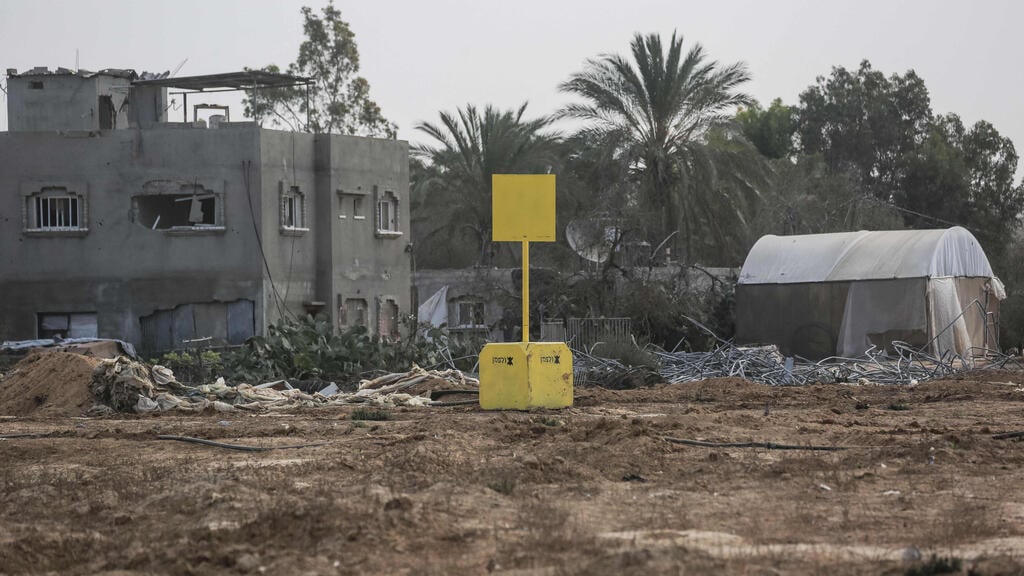 The 'Yellow Line' in Bureij (Photo: Bashar Taleb / AFP) "הקו הצהוב" באל-בורייג'