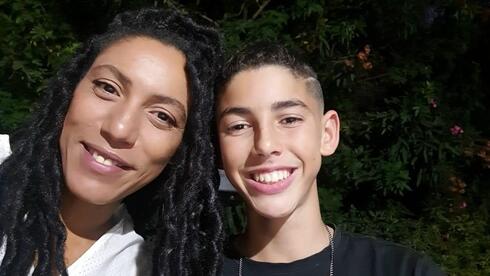 אלרואי בן שבת זל עם אמו רונה