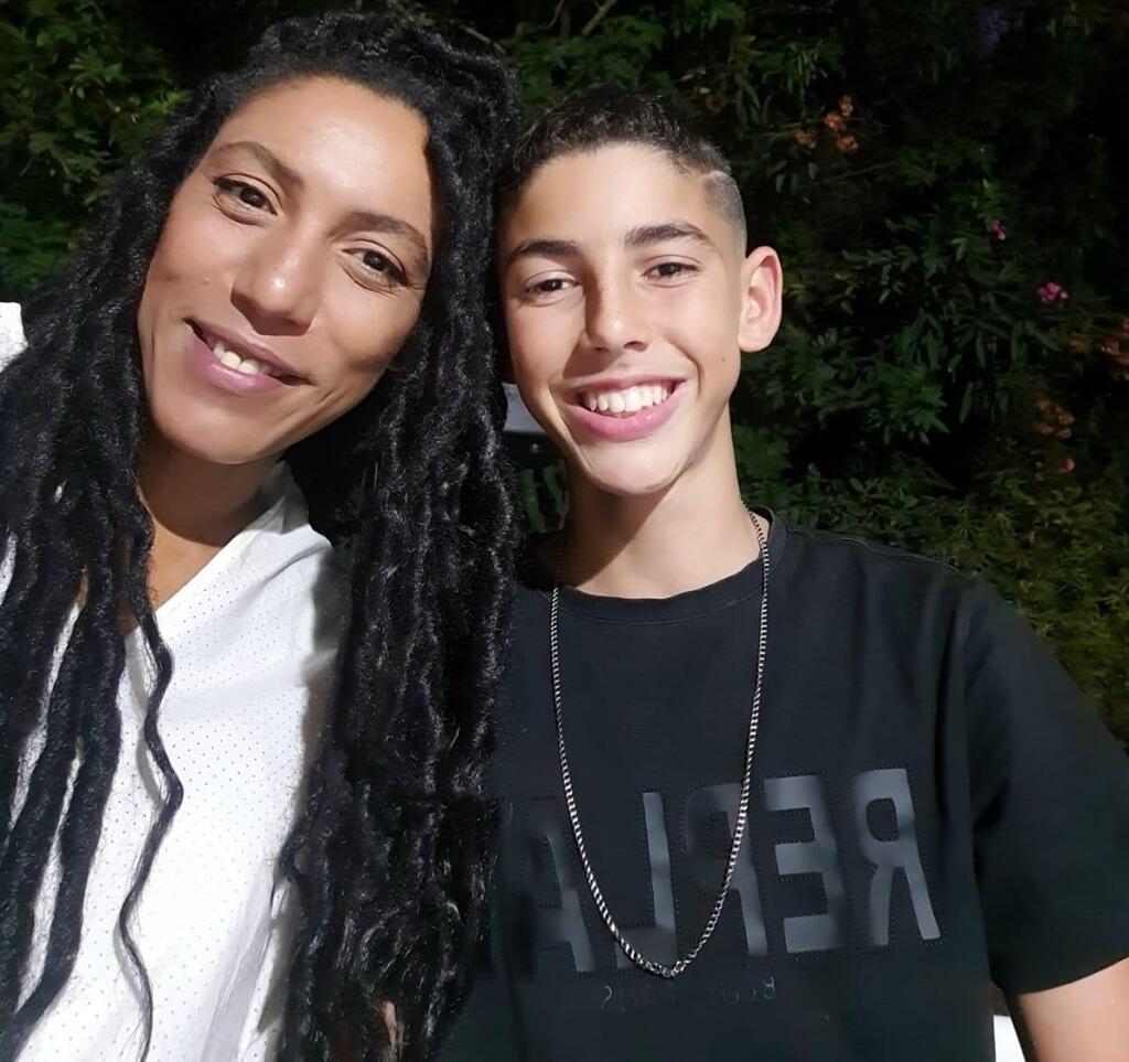 אלרואי בן שבת זל עם אמו רונה