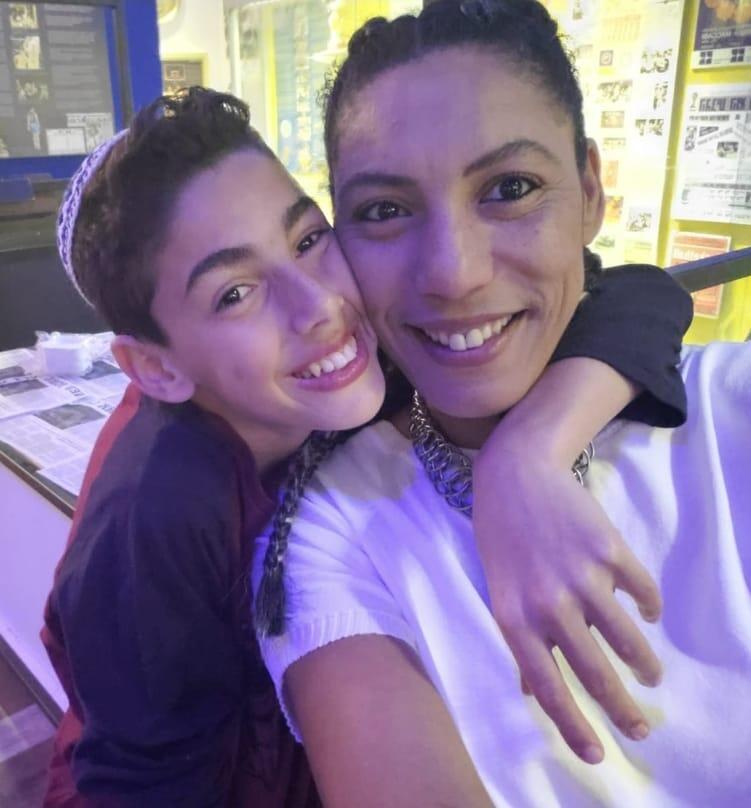 אלרואי בן שבת זל עם אמו רונה