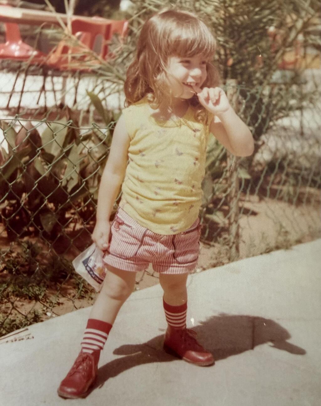 אביבית בילדותה