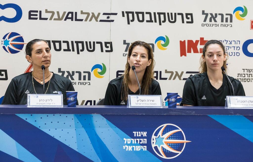 "זה אמירה גם לנשים שבאות אחריי". העליון (במרכז) (צילום: עודד קרני, איגוד הכדורסל) רוטברג, העליון וכהן במסיבת העיתונאים