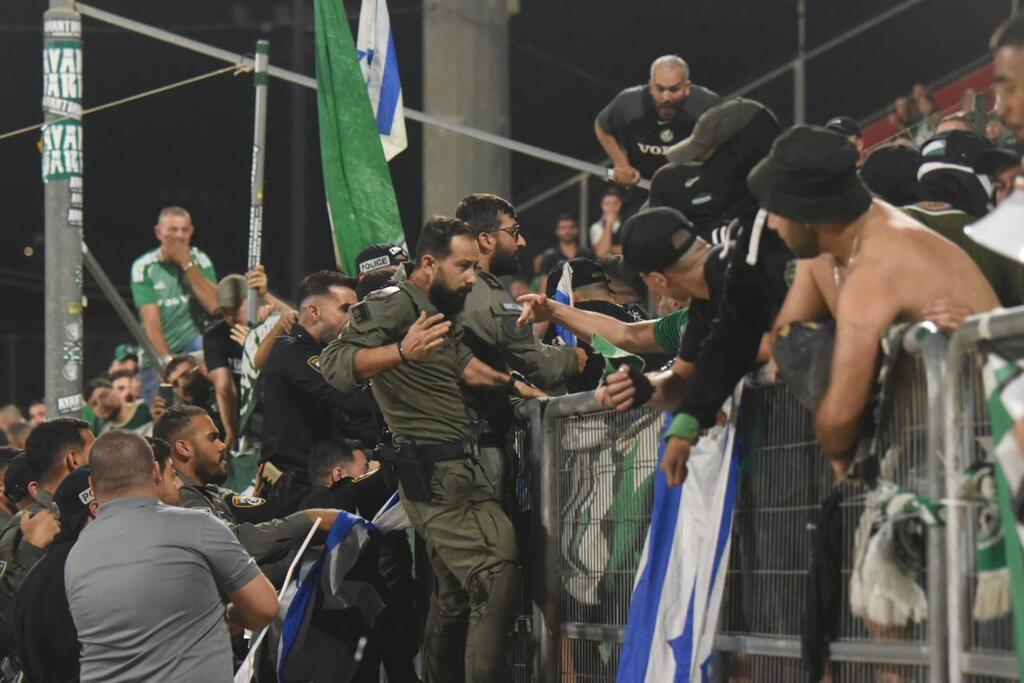 עימותים בין אוהדי מכבי חיפה למשטרה במשחק האחרון בדוחא (צילום: אביהו שפירא) עימותים בני סכנין מכבי חיפה