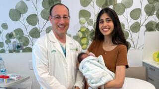 צופיה ליבוביץ עם נטע התינוקת