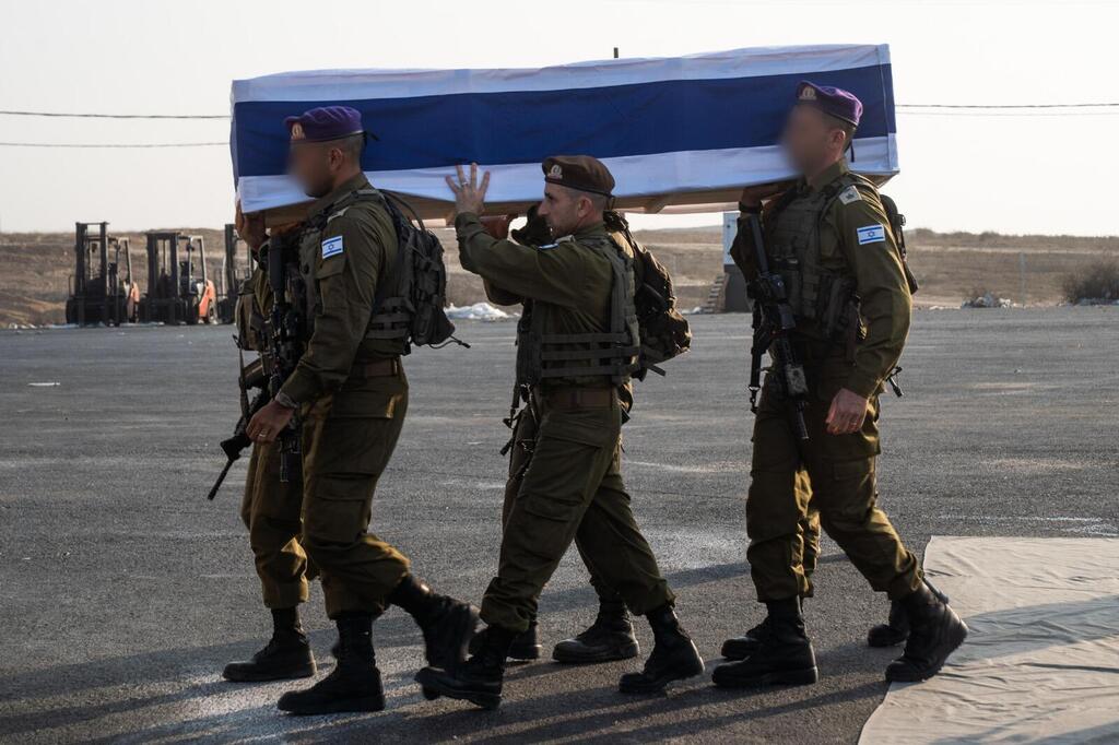 צילום: דובר צה"ל קבלת ארונו של הדר גולדין ז"ל לידי צה"ל