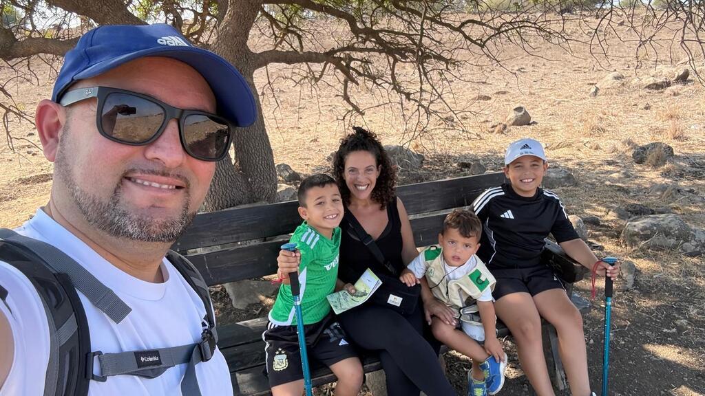 עומר בראל ומשפחתו