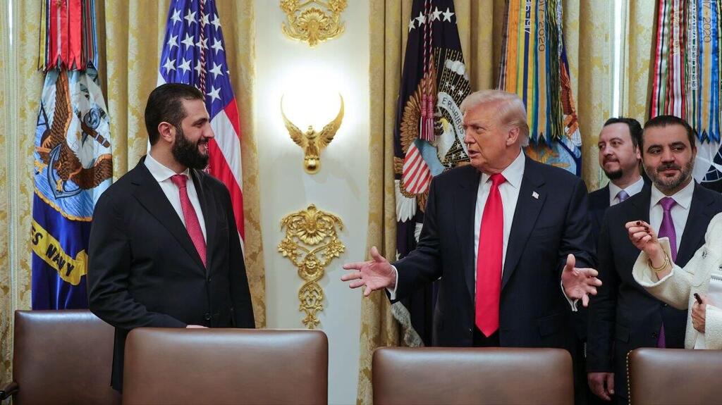 נשיא סוריה אחמד א-שרע בפגישה עם נשיא ארה"ב דונלד טראמפ בבית הלבן