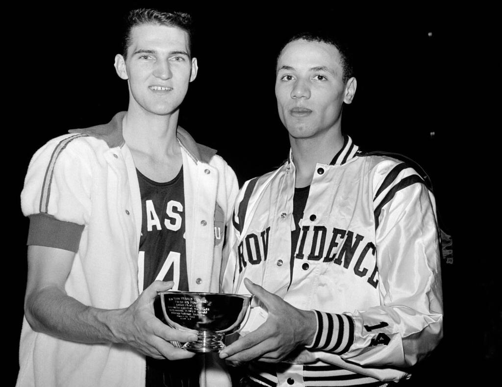 כיכב גם כשחקן ב-NBA. ווילקינס (מימין) (צילום: AP Photo/Marty Lederhandler, File) לני ווילקינס