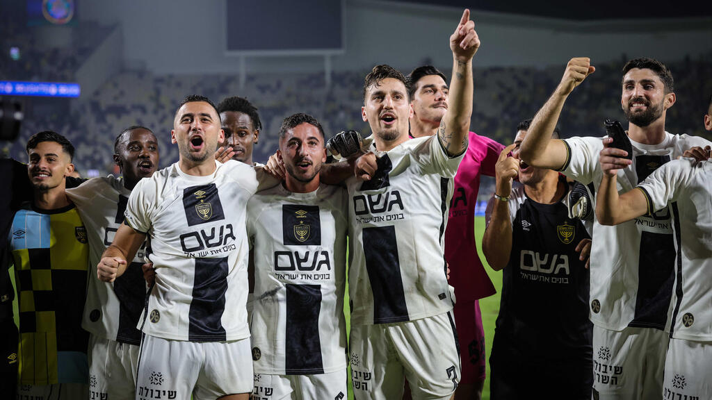 קשה למצוא 0:0 בליגת העל. שחקני בית"ר ירושלים חוגגים אחרי ה-2:6 על מכבי ת"א (צילום: עוז מועלם) שועה