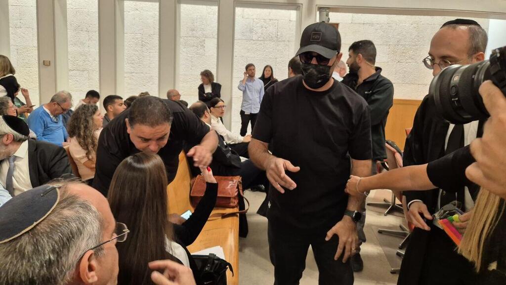הנאשם שביקש להצטרף כעותר (צילום: נטעאל בנדל) דיון על התנהלות הפצ"רית בבית המשפט העליון